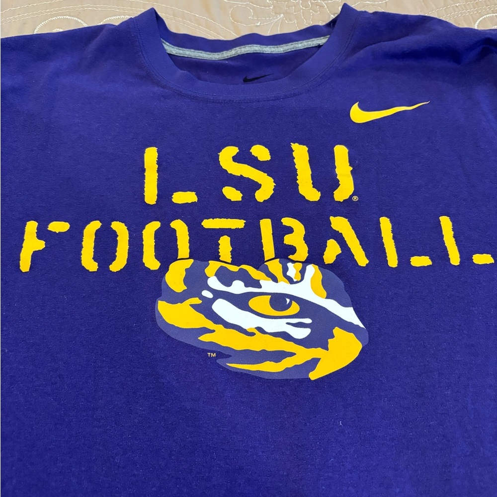 LSU men’s large Nike dri fit t shirt.  Use in great shape.